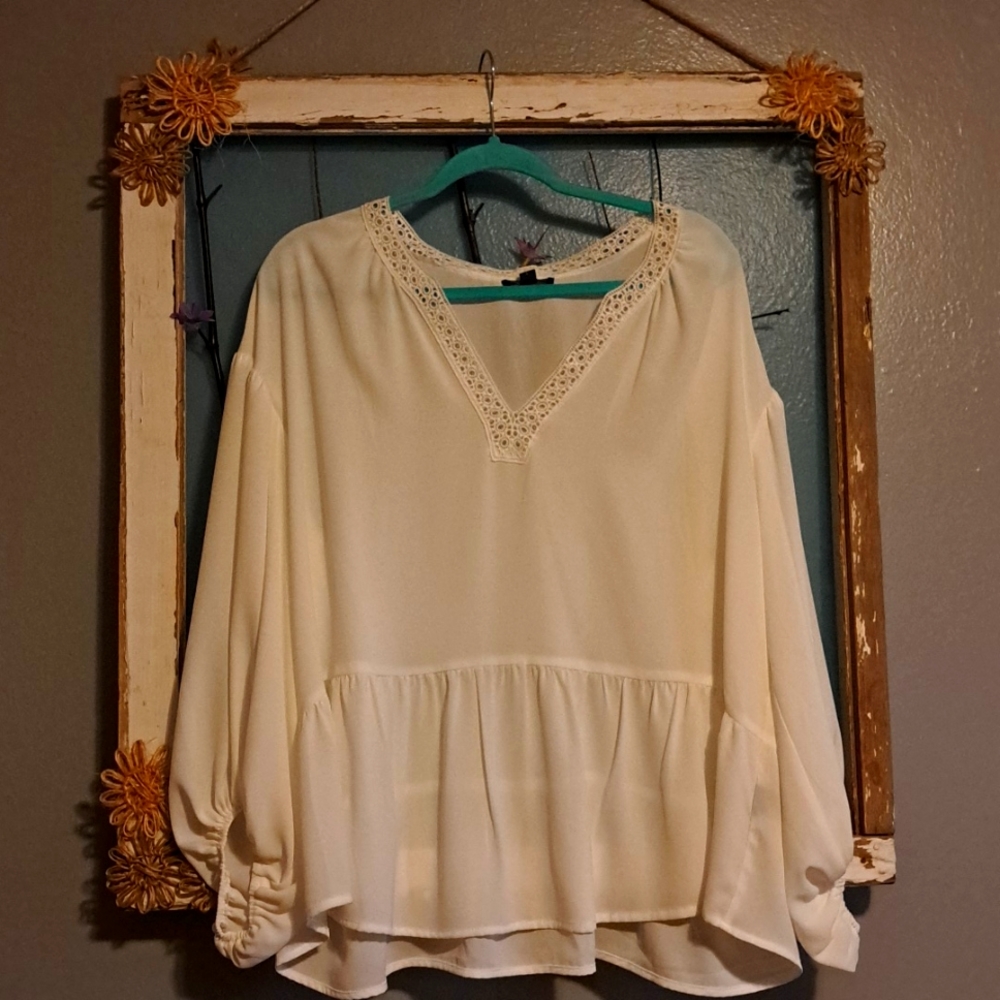 Women's top off white XL